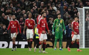 Altay Bayindir, tras el cuarto gol del Tottenham. EFE/EPA/DANIEL HAMBURY