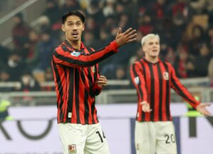 El jugador del AC Milan Tijjani Rejjnders gesticula durante el partido de la Serie A que han  jugado AC Milan y CFC Genoa, en Milan, Italia. EFE/EPA/ROBERTO BREGANI