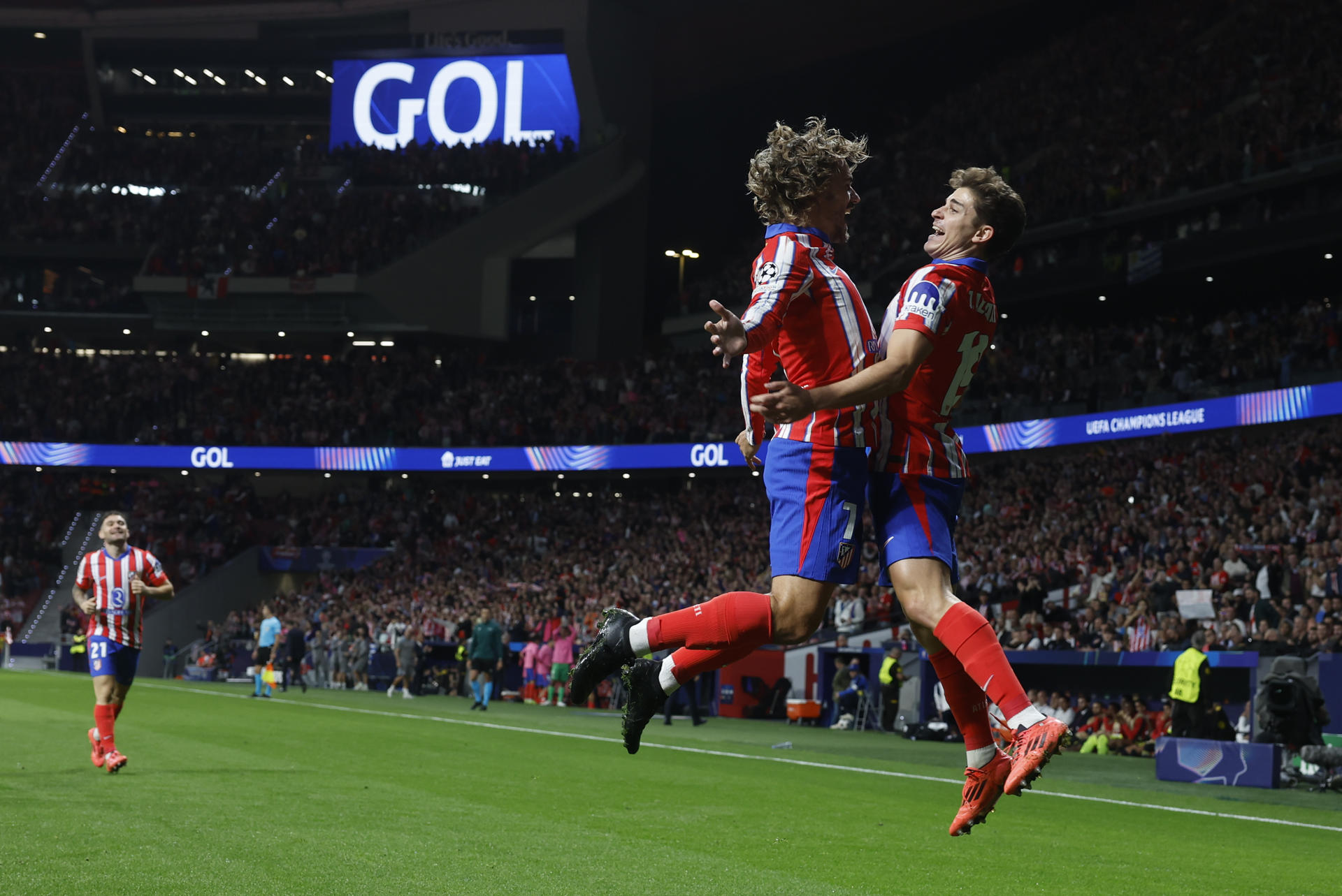 El salto del argentino Julián Alvarez, más goles de Griezmann