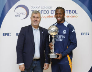 alt Vinicius recibe premio al mejor jugador Iberoamericano 2024
