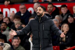 Ruben Amorim gesticula durante el partido. EFE/EPA/ADAM VAUGHAN.