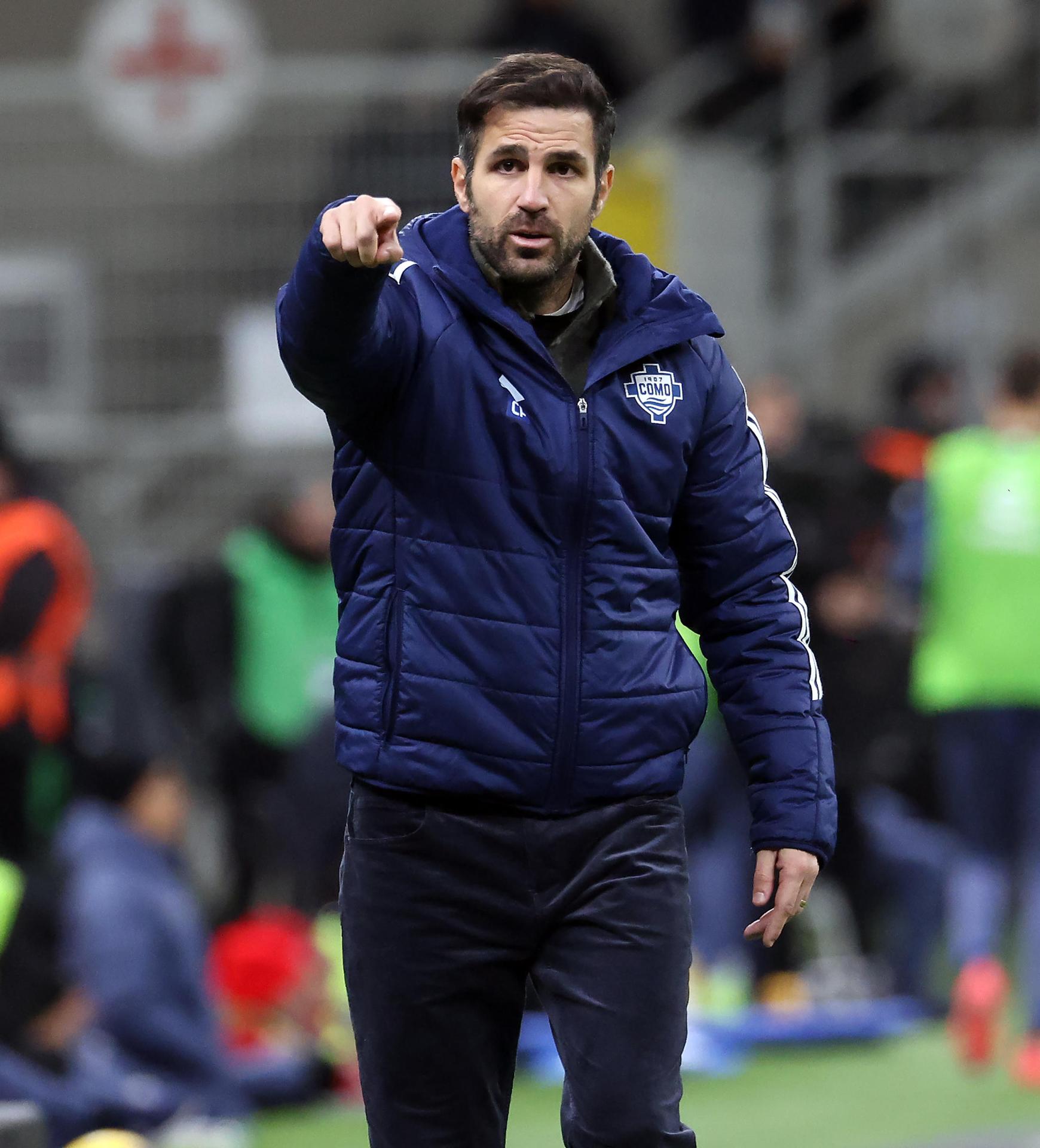 El técnico del Como Cesc Fabregas durante el partido de la Serie A que han jugado Inter y Como en el Giuseppe Meazza stadium en Milan, Italia. EFE/EPA/MATTEO BAZZI 