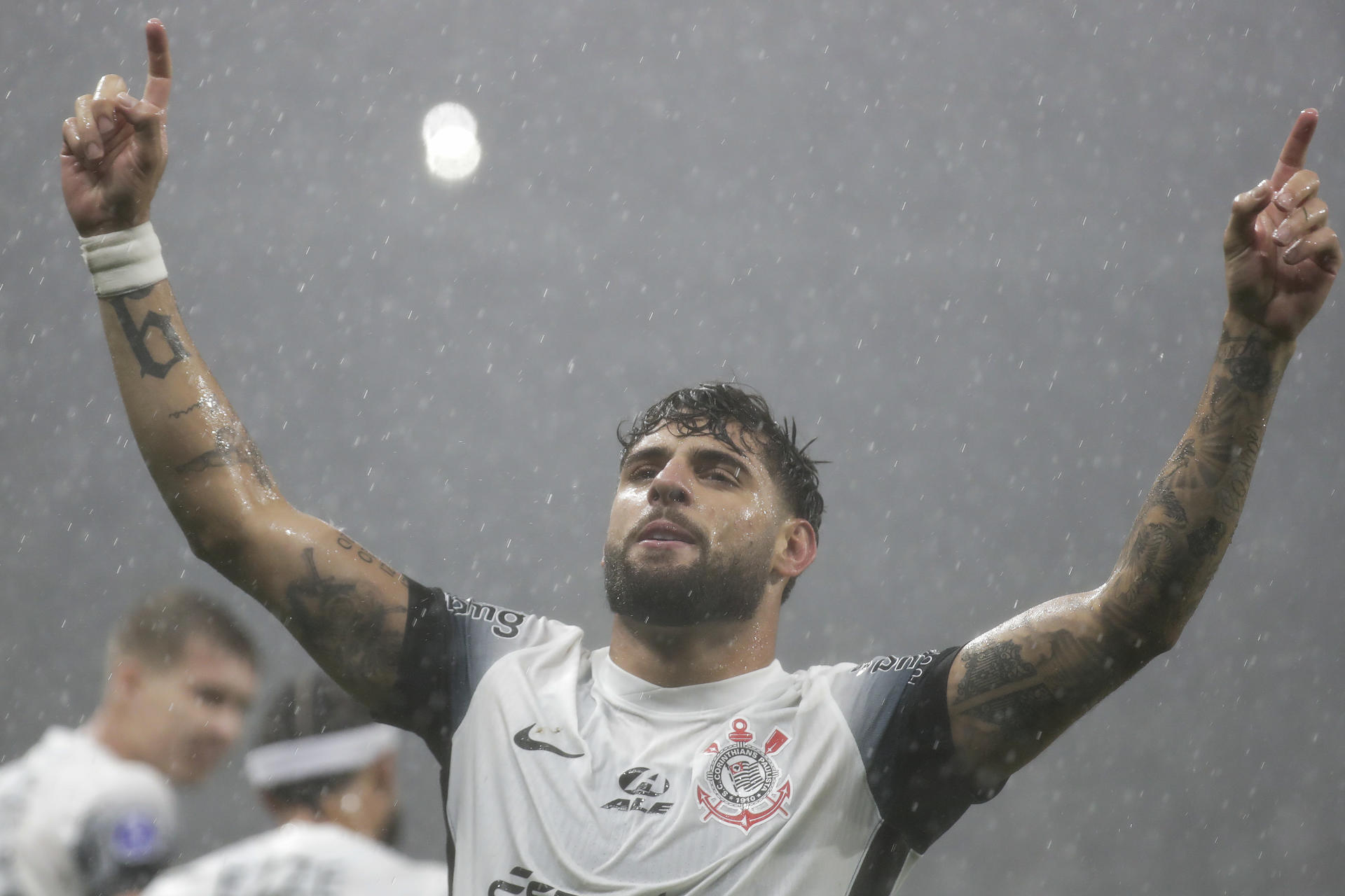 Corinthians vence a Peñarol y mantiene paso perfecto