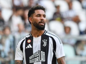 El brasileño Douglas Luiz cerca de un regreso a Inglaterra