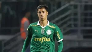 Joven brasileño Vitor Reis podría llegar a Inglaterra