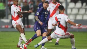 Alt. ¿Cómo le fue al argentino Leo Messi contra los peruanos?