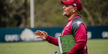 alt Tres técnicos extranjeros inician el torneo clausura en Costa Rica