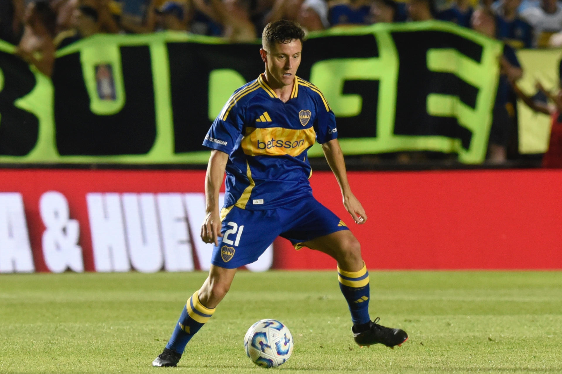 El español Ander Herrera debutó este miércoles con Boca Juniors en un partido de la Copa Argentina que su nuevo club ganó sin dificultades por 5 -0 al Argentino de Monte Maíz en el estadio Brigadier General Estanislao López en Santa Fe. EFE/ Javier Escobar 