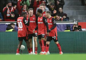 alt Leverkusen con el argentino Palacios amarra los octavos