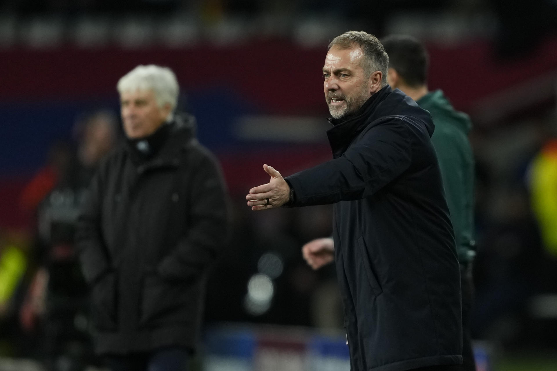 El entrenador del FC Barcelona, el alemán Hansi Flick, durante el partido ante el Atalanta, de la Liga de Campeones de la UEFA, este miércoles en Barcelona. EFE/ Alejandro García 