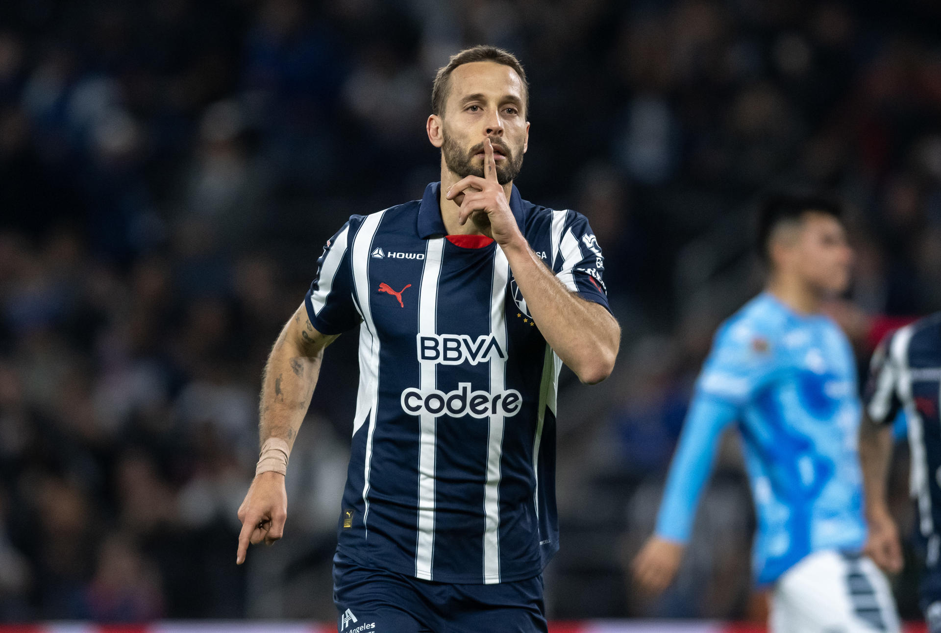 Sergio Canales de Rayados celebra un gol ante Pachuca. EFE/Miguel Sierra 