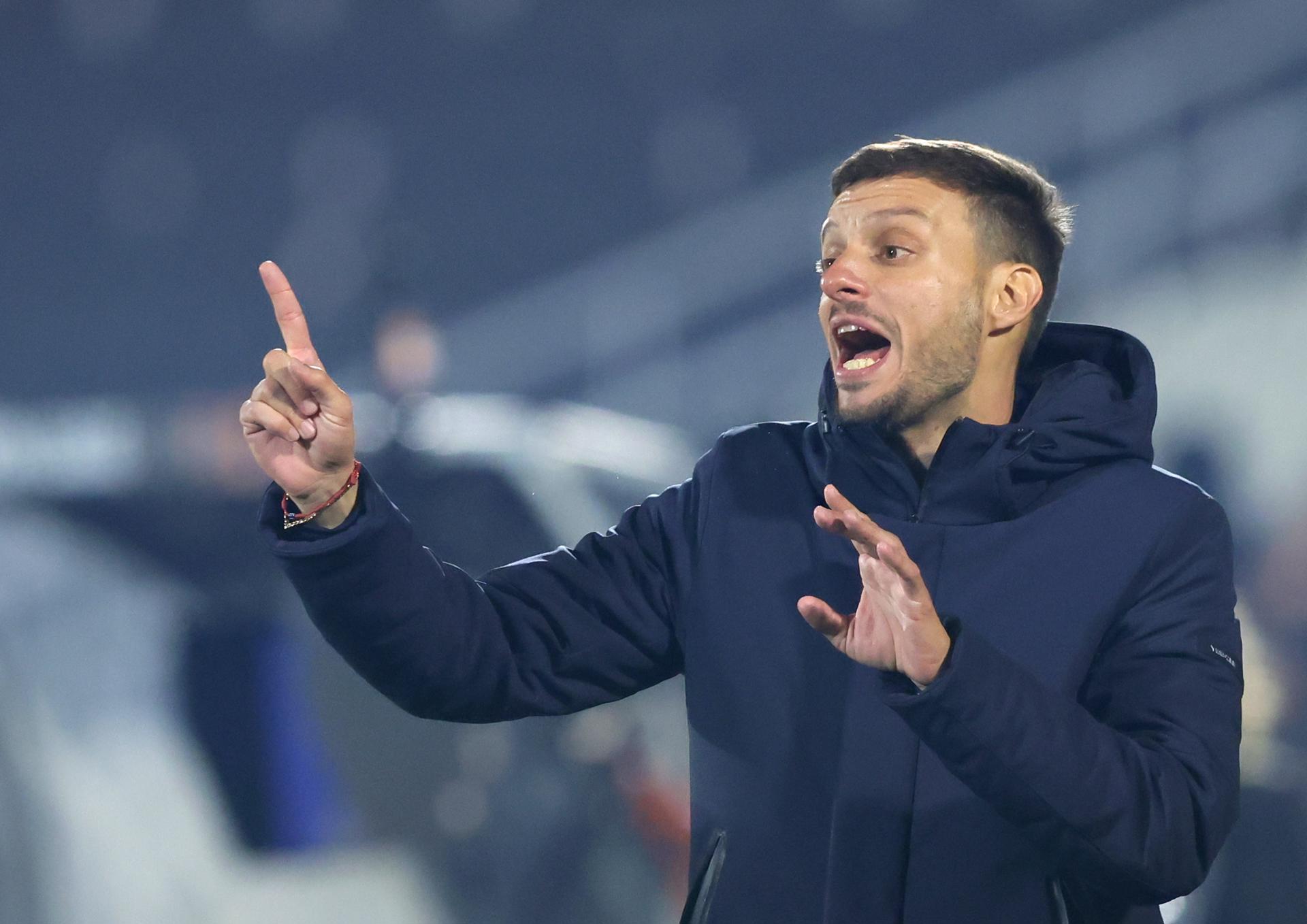 El entrenador del Oporto, Martin Anselmi, durante el partido de la UEFA Europa League entre el Maccabi Tel Aviv y el FC OPorto en Belgrado, Serbia. EFE/EPA/ANDREJ CUKIC 