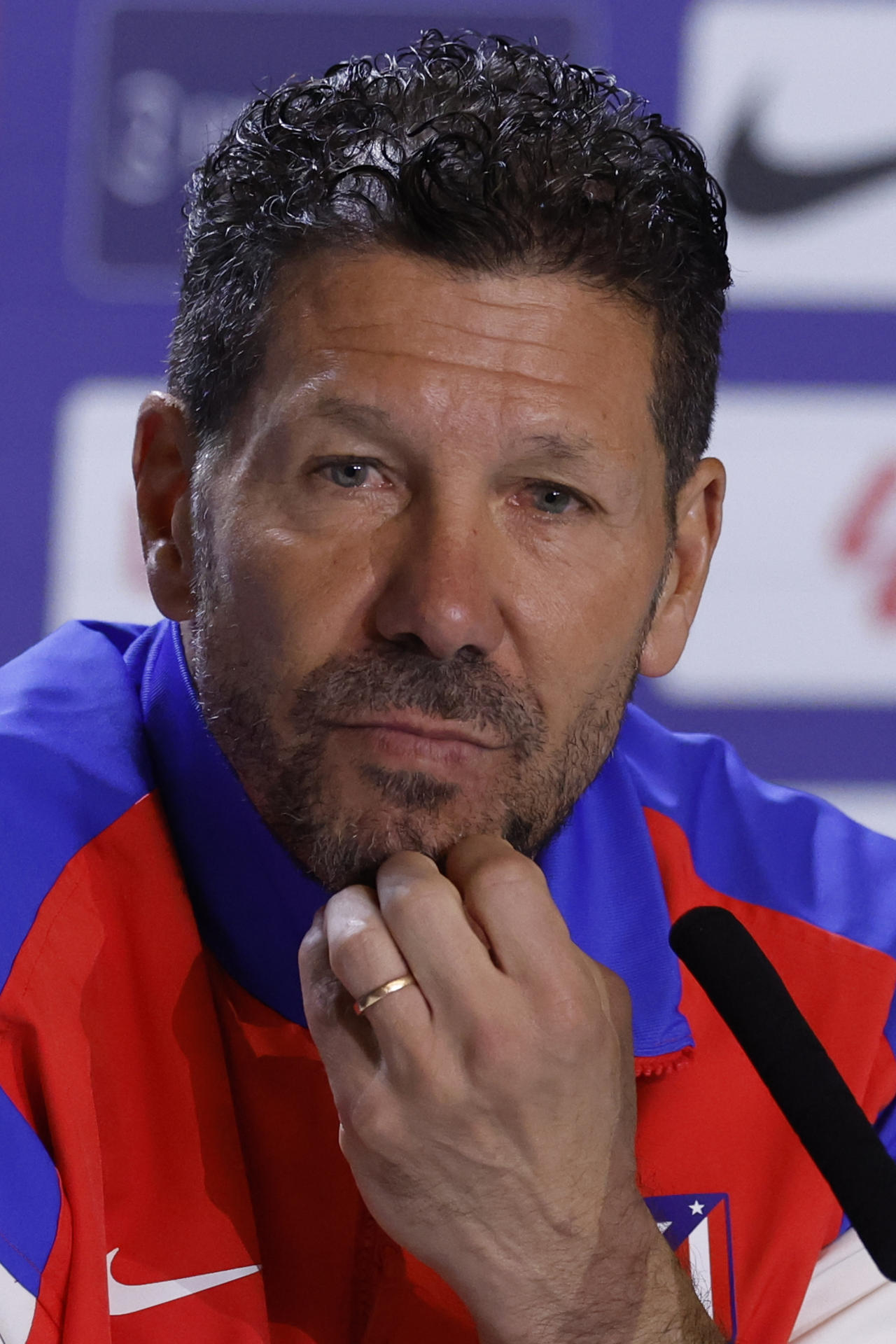 Simeone, en la rueda de prensa de este sábado. EFE/ Javier Lizón 