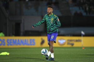 alt El brasileño Neymar anuncia su regreso al Santos