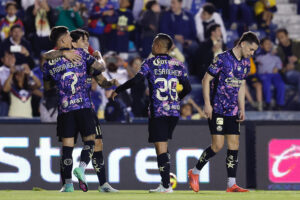 alt El chileno Dávila anota doblete y es líder de los goleadores