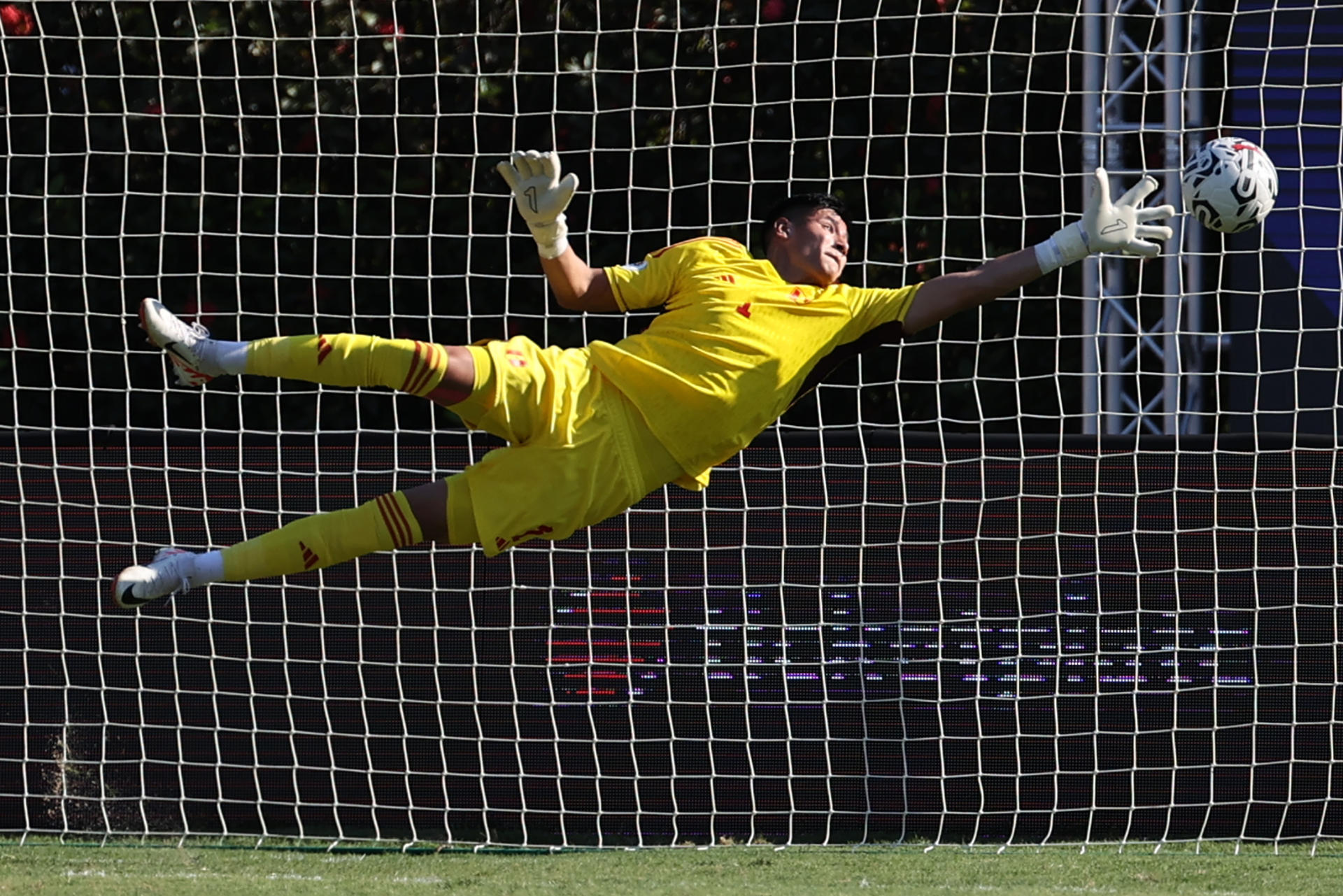 El portero peruano Diego Romero parte a Argentina para unirse al Banfield