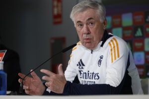 El técnico del Real Madrid, Carlo Ancelotti, durante la rueda de prensa que ofreció en Valdebebas. El equipo blanco prepara el partido de LaLiga que disputa frente al Espanyol. EFE/ Chema Moya