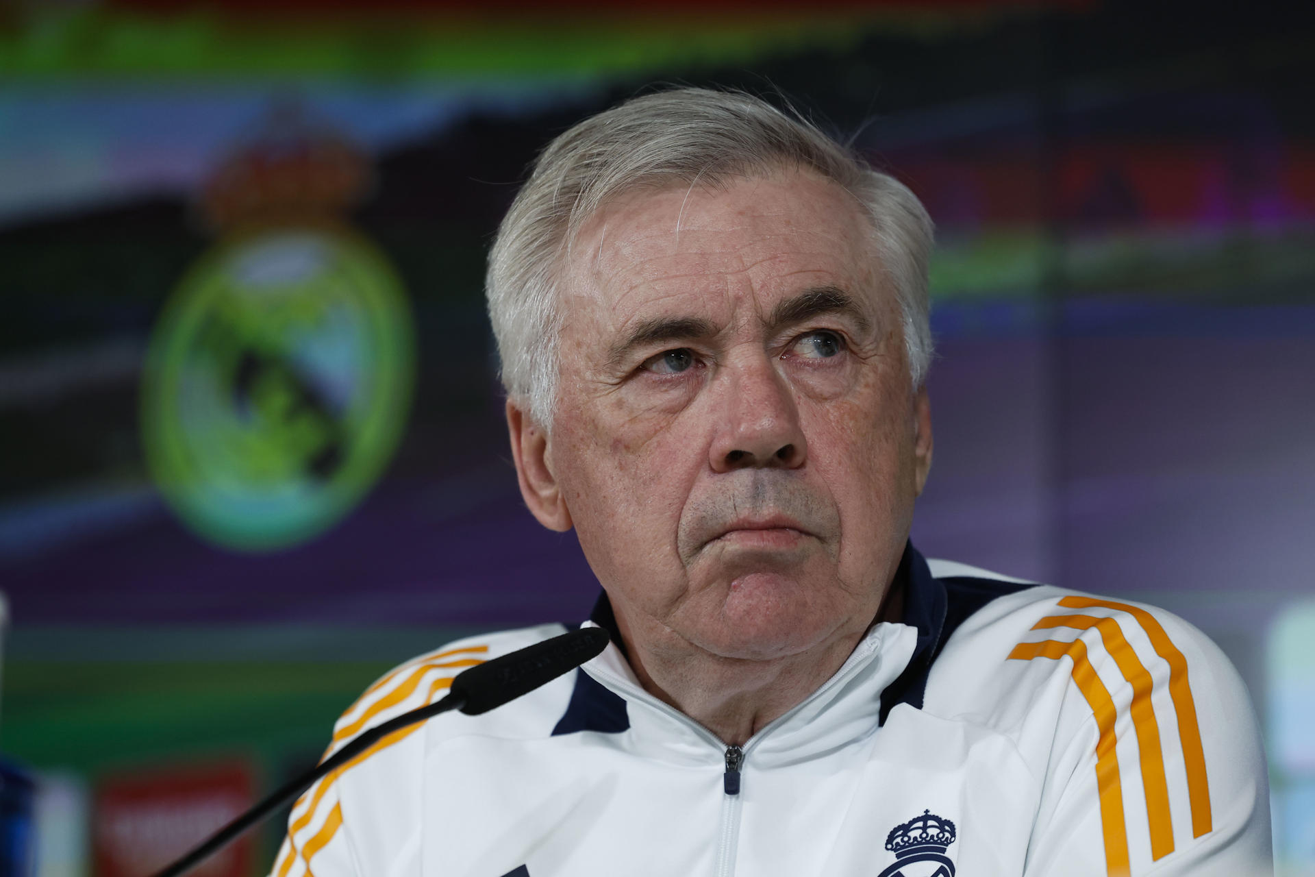 El técnico del Real Madrid, Carlo Ancelotti, durante la rueda de prensa que ofreció en Valdebebas. El equipo blanco prepara el partido de LaLiga que disputa frente al Espanyol. EFE/ Chema Moya
