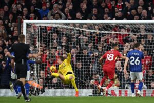 El jugador del Liverpool Cody Gakpo logra el 4-0 durante el partido de la Premier League que han jugado Liverpool FC e Ipswich Town, en Liverpool, Reino Unido. EFE/EPA/ADAM VAUGHAN