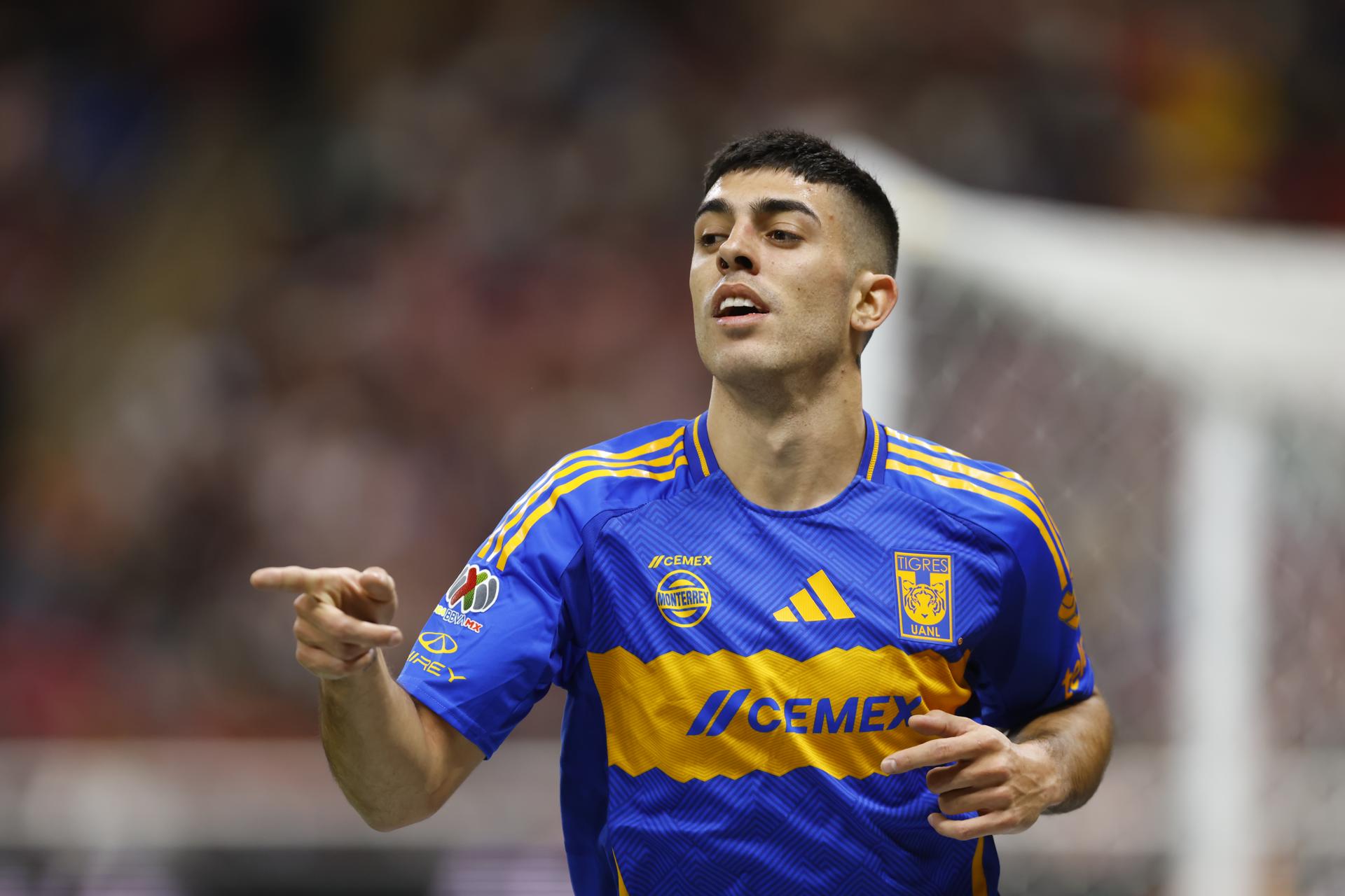 Juan Brunetta de Tigres celebra un gol ante Guadalajara. EFE/ Francisco Guasco 