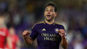Alt. Uruguayo Lodeiro pasa de Orlando a Houston
