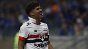 Un joven brasileño llega a Portugal