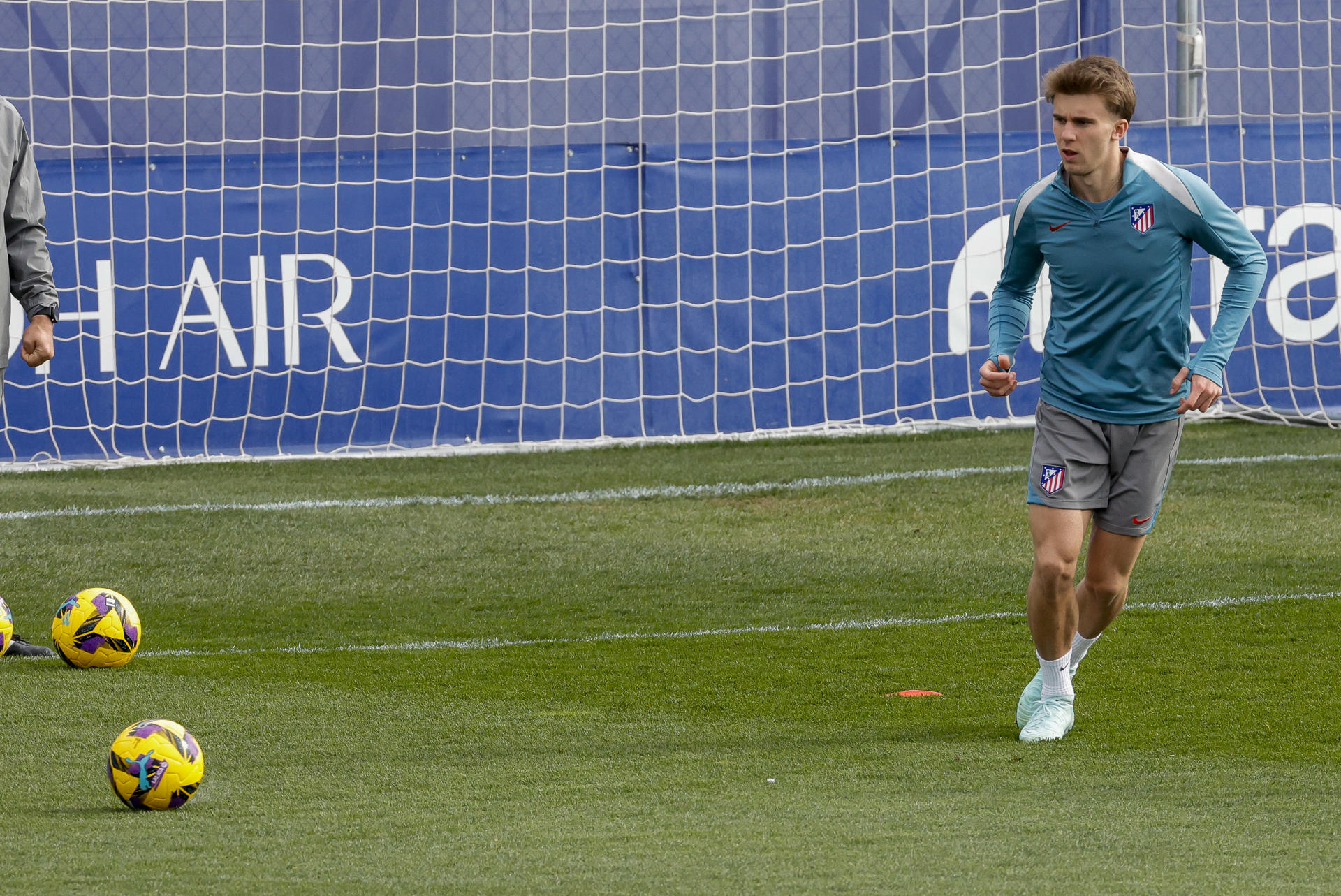 Pablo Barrios, durante el entrenamiento.-EFE/ Zipi Aragón 