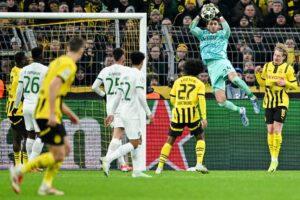 alt El Dortmund deja sin Champions al Sporting del uruguayo Araujo