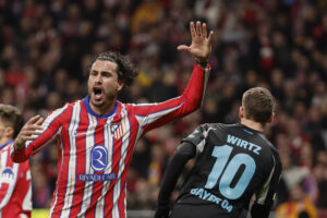 alt El uruguayo Giménez, busca dar el golpe