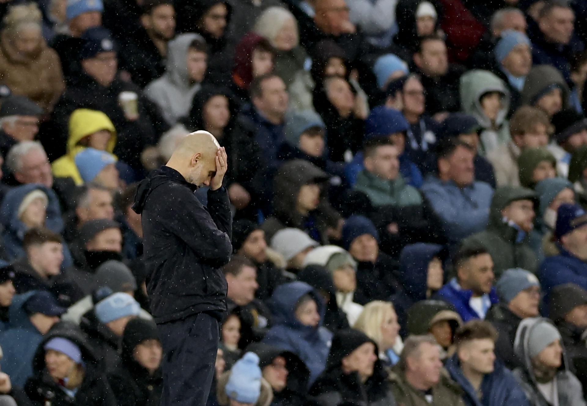 Pep Guardiola gesticula durante el encuentro. EFE/EPA/ADAM VAUGHAN. 