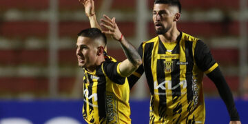 alt El brasileño William firma ante The Strongest el empate de Bahía
