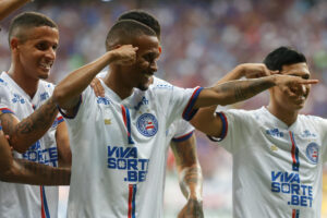 alt Bahía con doblete del brasileño Santos golea a The Strongest y avanza a la tercera fase