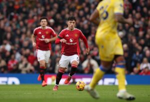 alt Lisandro Martínez, cerca de volver