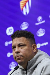 alt Ronaldo considera que la selección brasileña debe jugar para Vinícius y Neymar