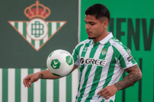 alt Colombiano Cucho Hernández: "Vengo a aportar goles y a ayudar al equipo a ganar"