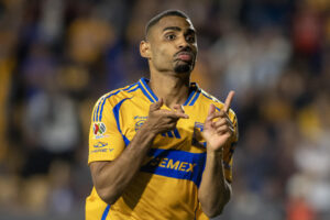 Joaquim Pereira de Tigres celebra un go en el estadio Universitario en Monterrey (México). EFE/ Miguel Sierra