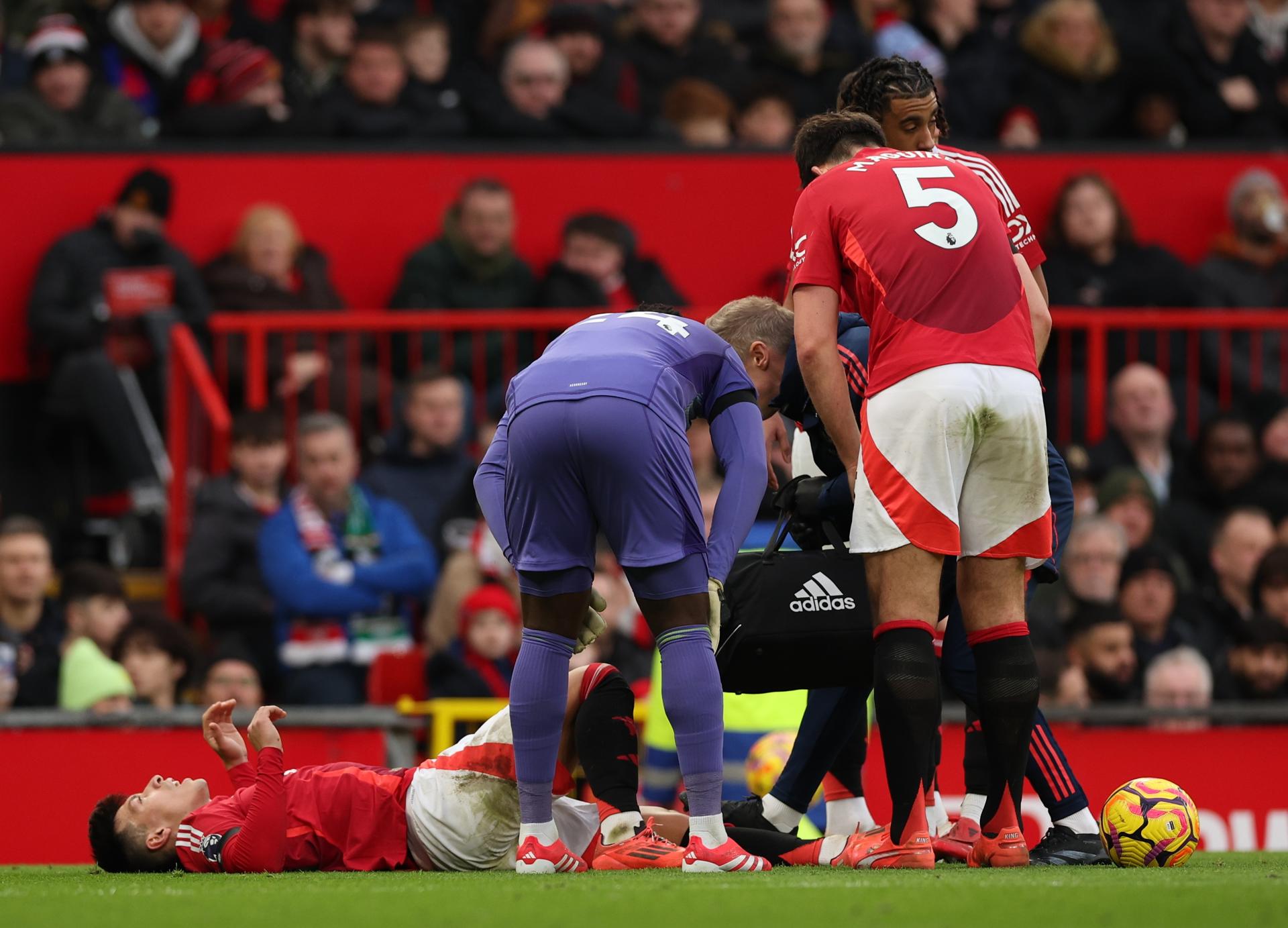 alt El Manchester United confirma la rotura de ligamento de Lisandro Martínez