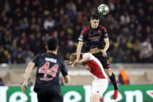 alt El Benfica pese a la lesión del argentino Di María castiga a Mónaco