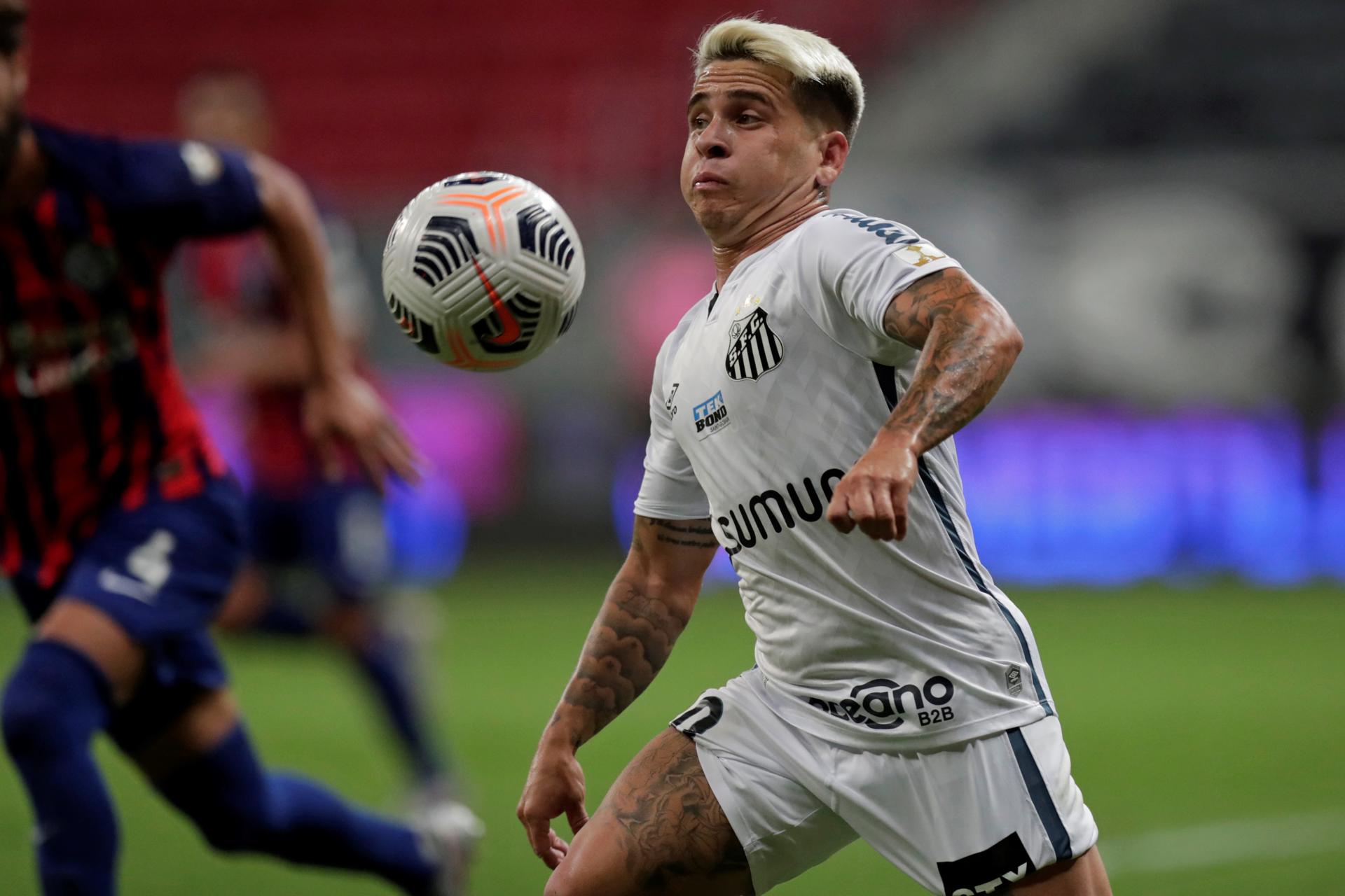 Fotografía de archivo en la que se observa a Yeferson Soteldo, del Santos. EFE/Ueslei Marcelino POOL 