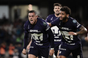 alt Los Pumas vencen al Alajuelense y se acercan a cuartos de final