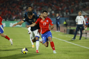 alt El chileno Gabriel Suazo se compromete por 3 temporadas con el Sevilla