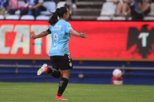 alt La mexicana Charlyn Corral se afianza como la máxima goleadora