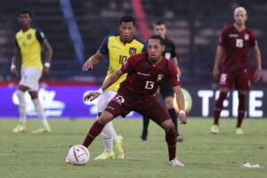 Fotografía de archivo en la que se observa a José Martínez (d), de Venezuela. EFE/ Miguel Gutiérrez