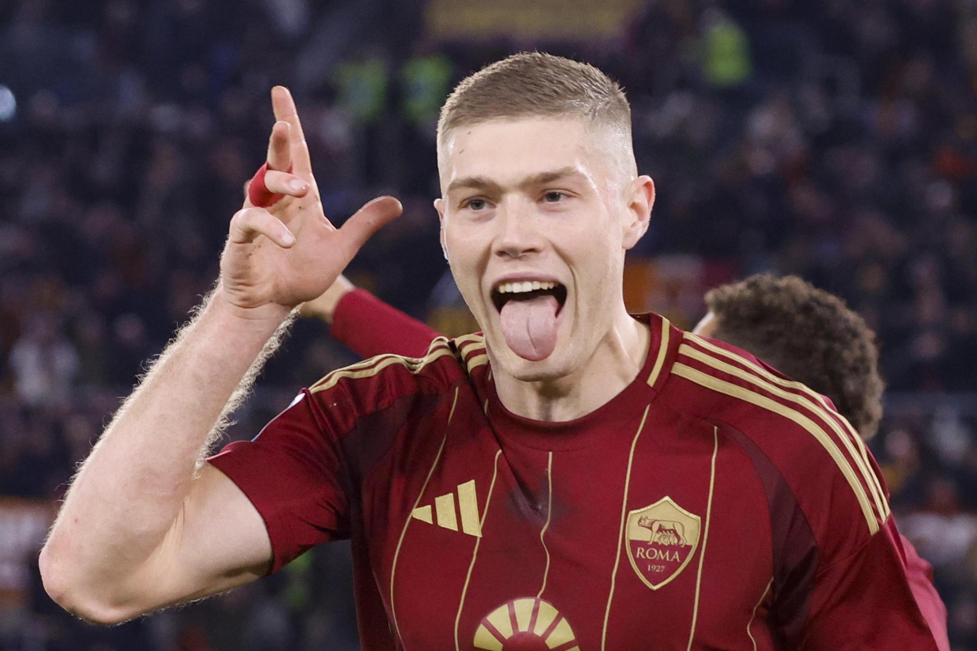 El delantero ucraniano del Roma Artem Dovbyk celebra el 2-1 durante el partido de la Serie A que han jugado AS Roma y Como 1907, en Roma, Italia. EFE/EPA/FABIO FRUSTACI 