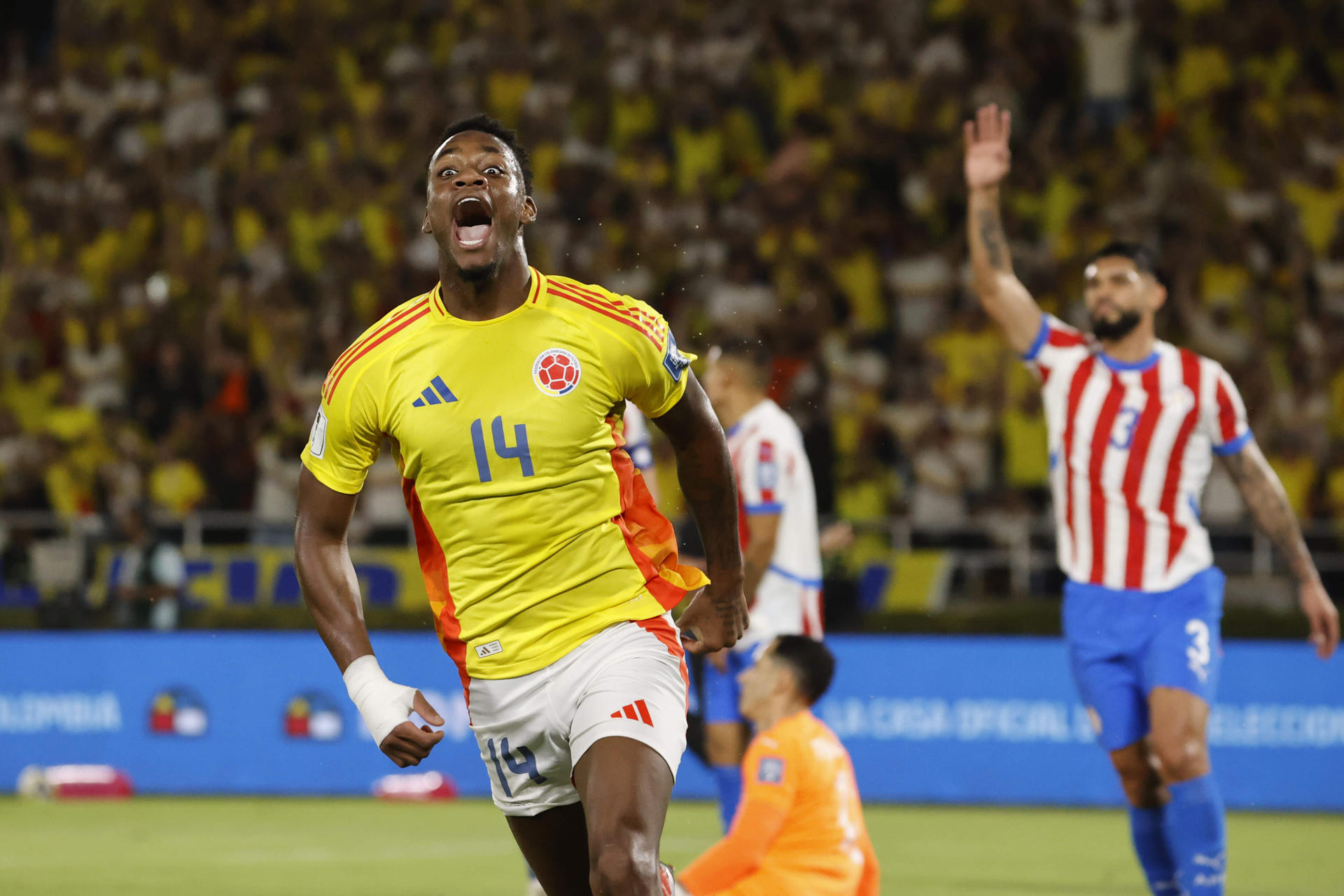 Jhon Durán de Colombia celebra un gol ante Paraguay en un partido de las eliminatorias sudamericanas para el Mundial de 2026. EFE/Mauricio Dueñas Castañeda