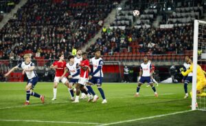 altm El AZ toma ventaja y Tottenham pierde al uruguayo Bentancur