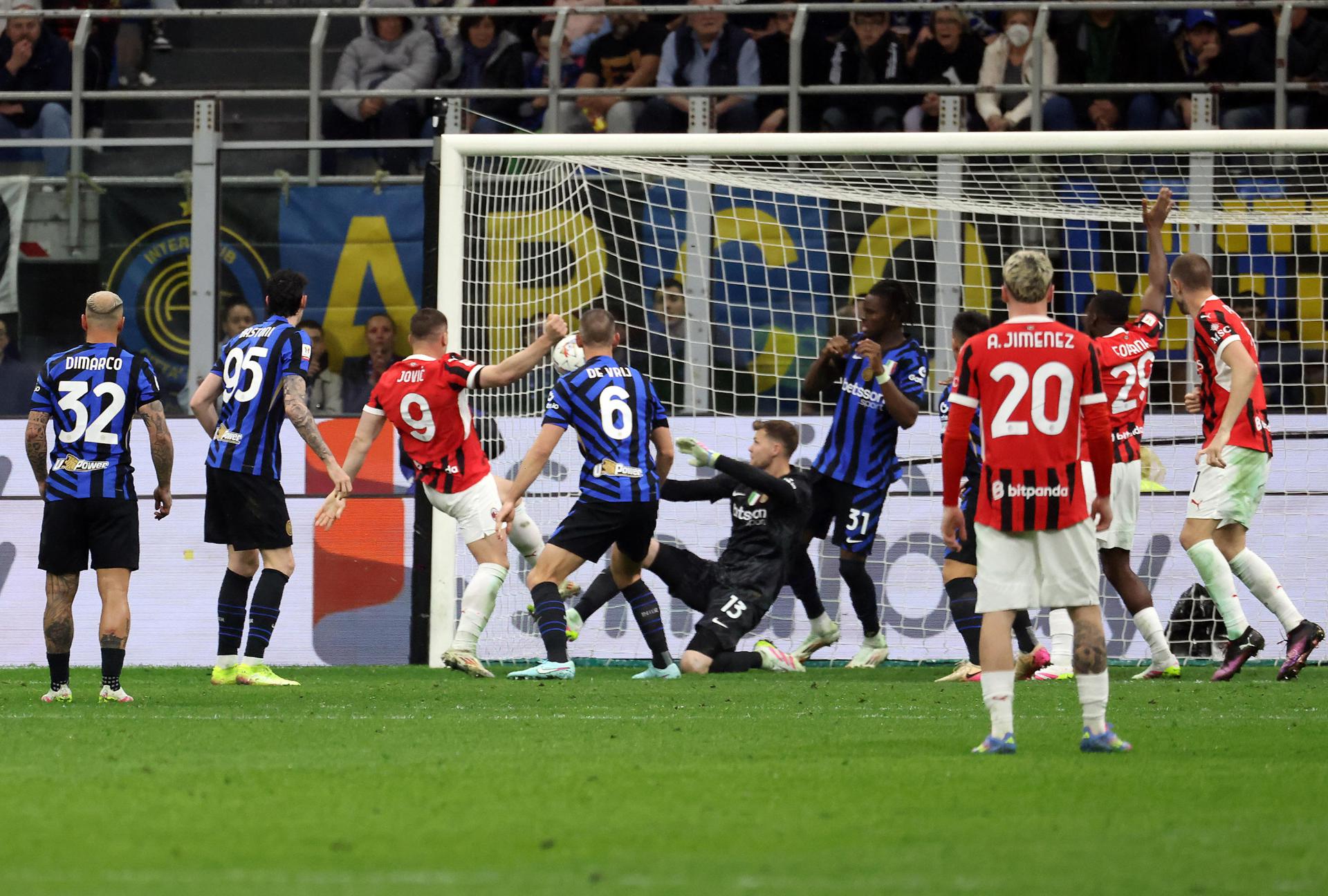 Milán sin el mexicano Giménez arruina el triplete del Inter