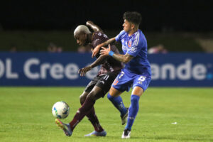alt Universidad de Chile y Estudiantes pelean por el liderato