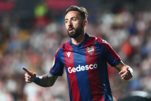 alt El central uruguayo Maturro, del Genoa italiano, jugará cedido en el Levante