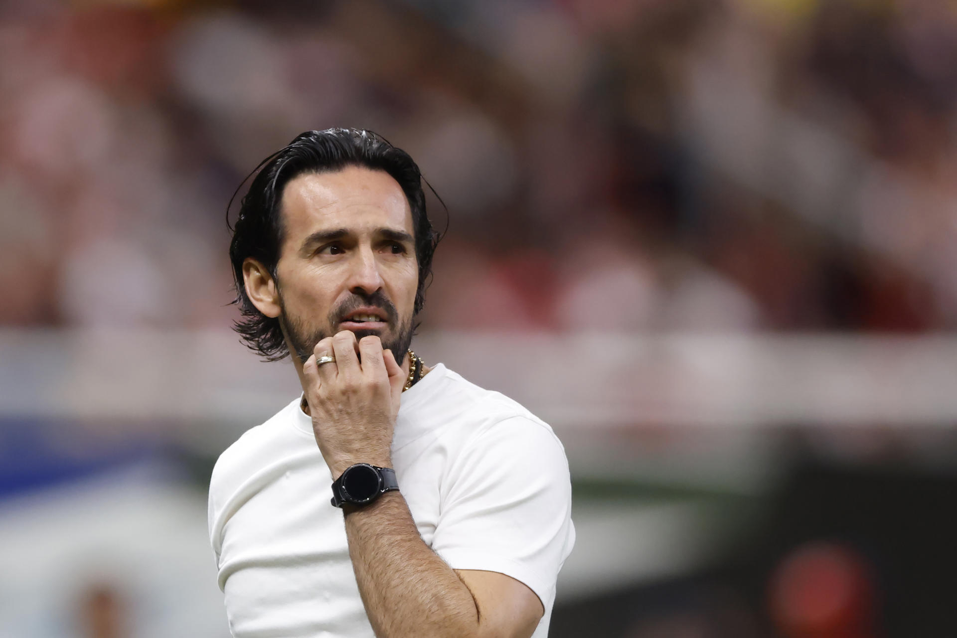 ALT Gerardo Espinoza deja de ser el entrenador de las Chivas del Guadalajara